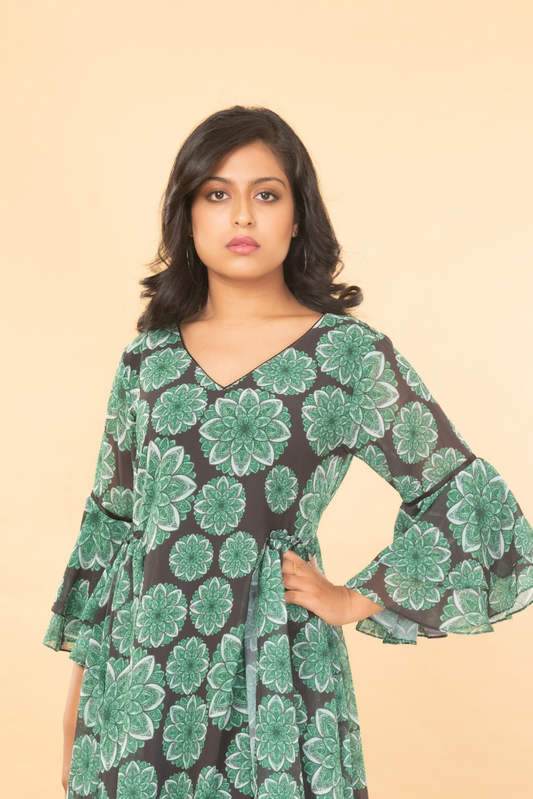 Green and black kurta set with bell sleeves