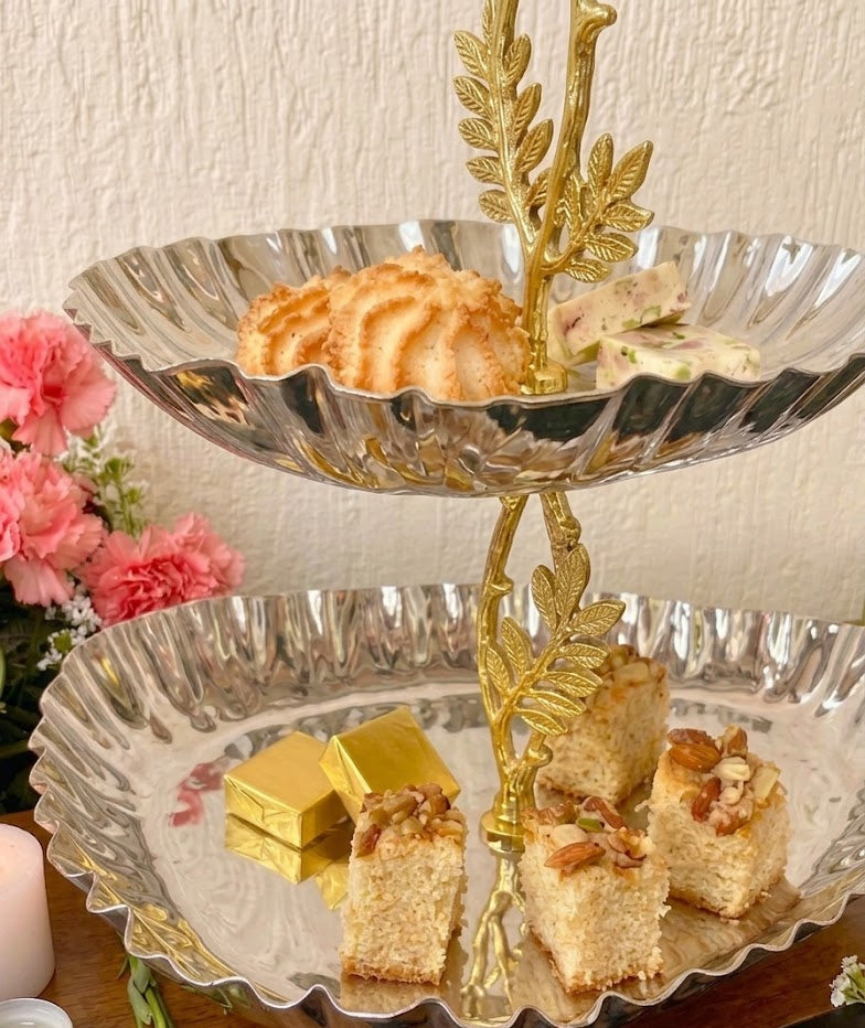 Heritage Laurel Leaf Tiered Stand – Tiered Stand by Grandeur