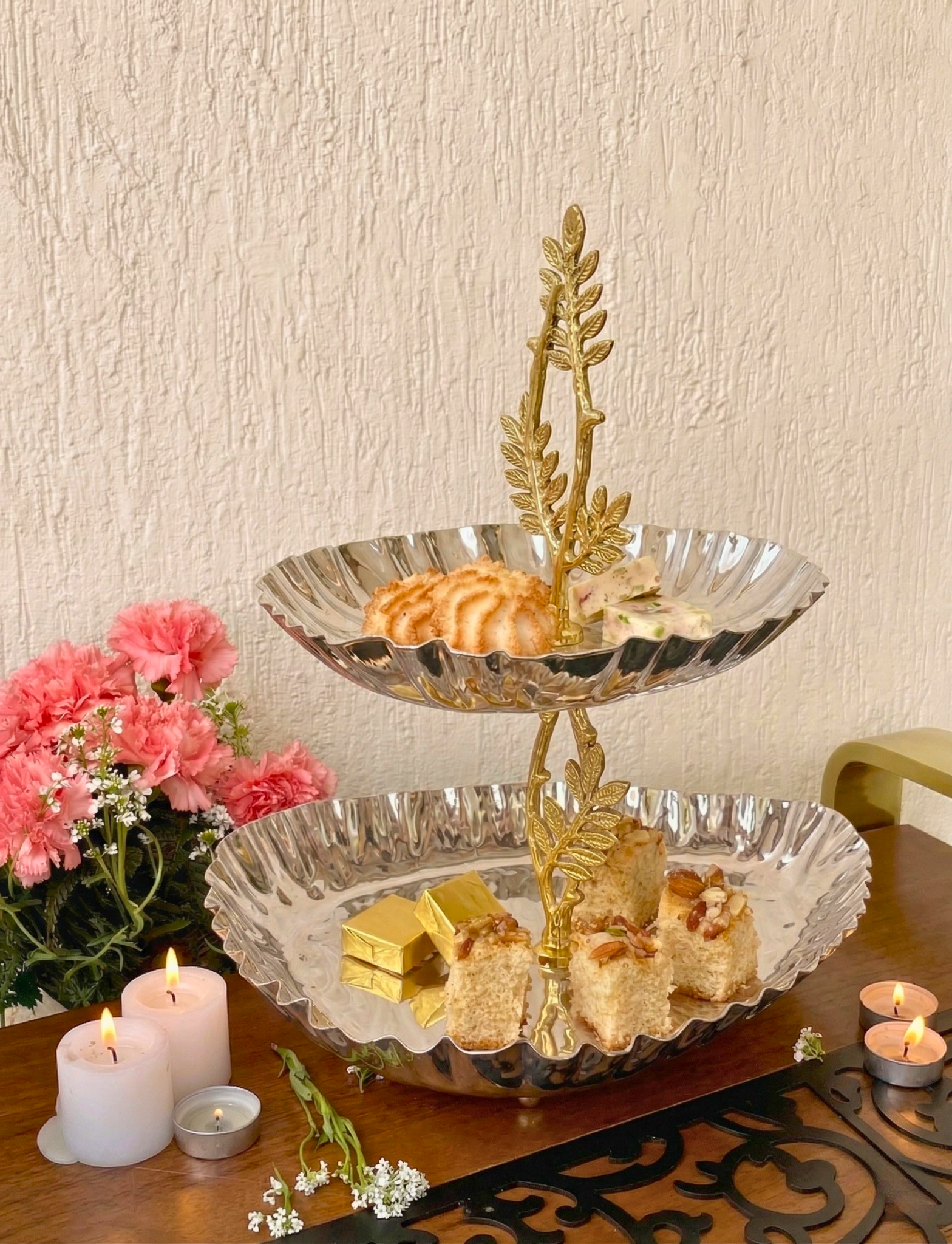 Heritage Laurel Leaf Tiered Stand – Tiered Stand by Grandeur